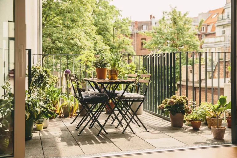 Allow Borders to Overlap a Simple Patio
