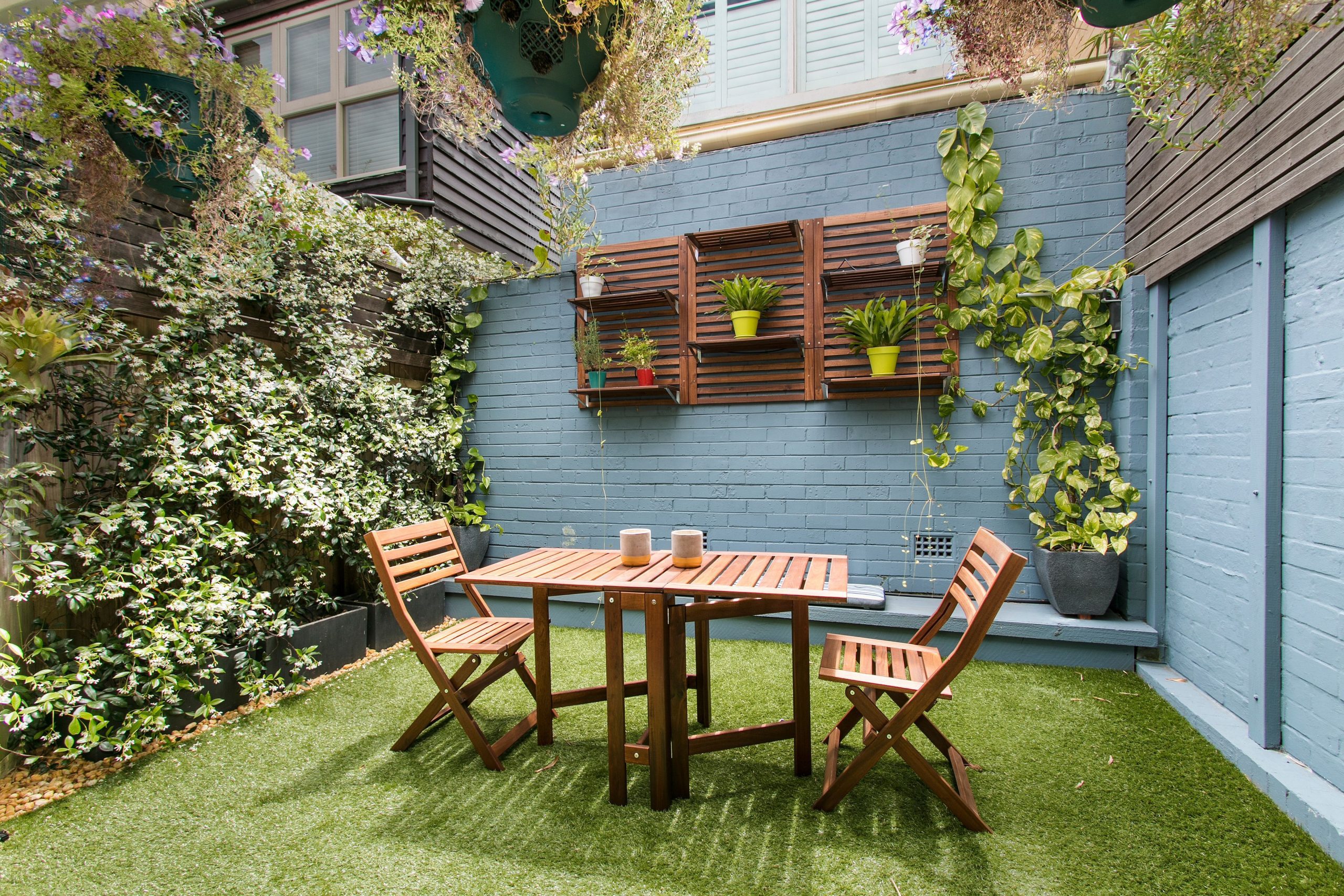 Small Garden Ideas With Wooden Decorations